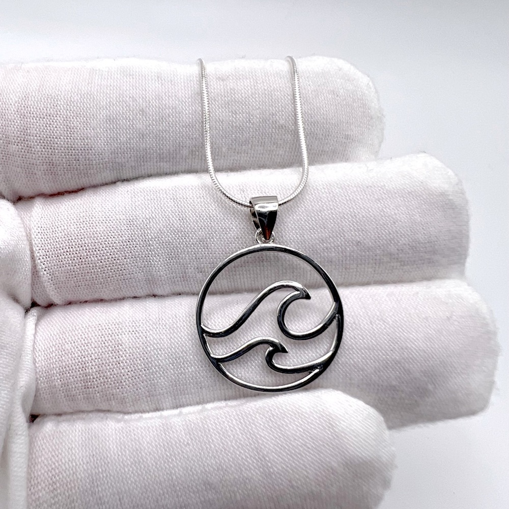 .925 Sterling Silver Wave Necklace